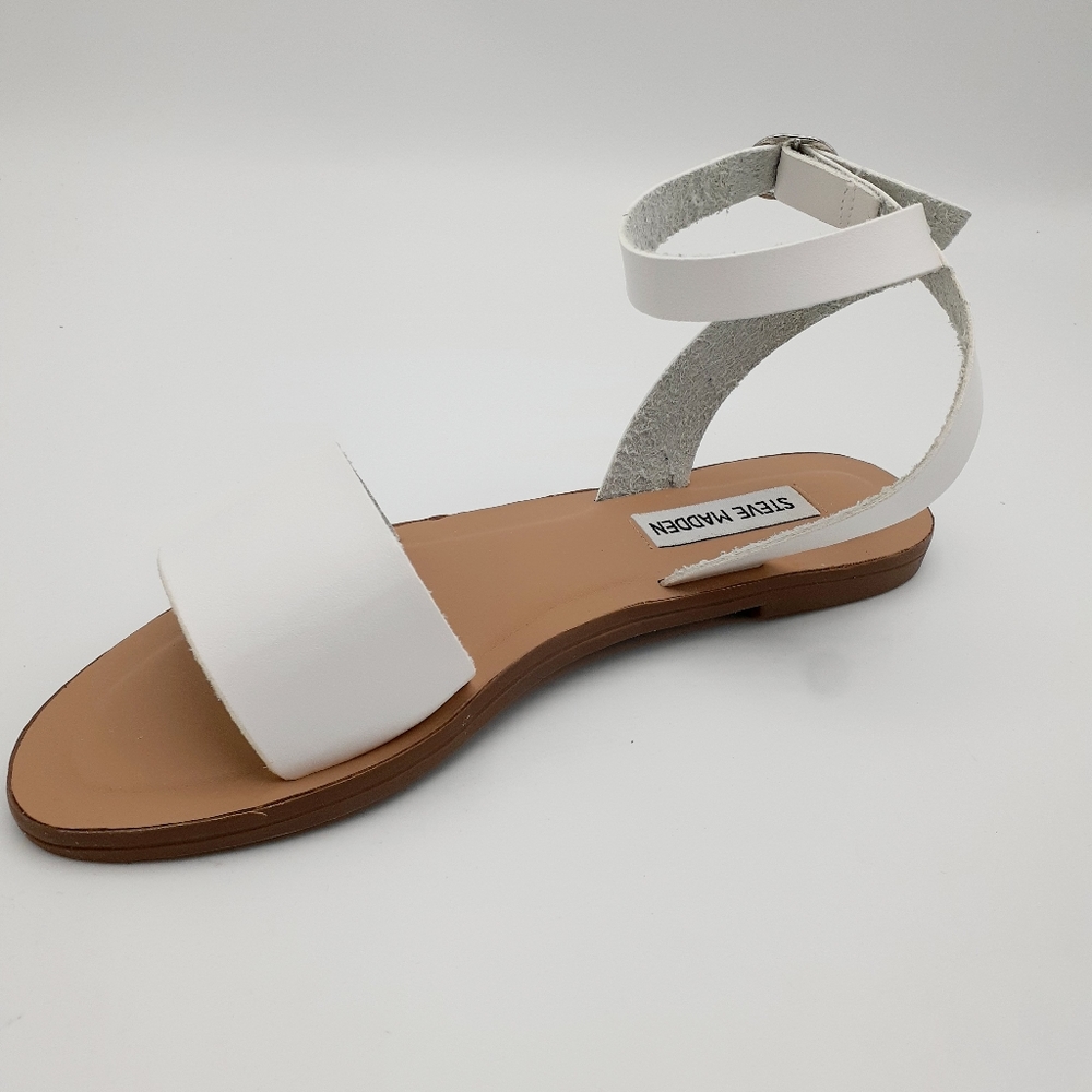 Steve Madden Veeda Sandal white size 6.5M NEW